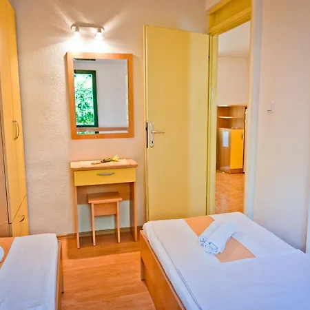 A 2+2+1 Apartman S Jednom Spavacom Sobom