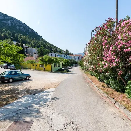 A 2+2+1 Apartman S Jednom Spavacom Sobom * كليك